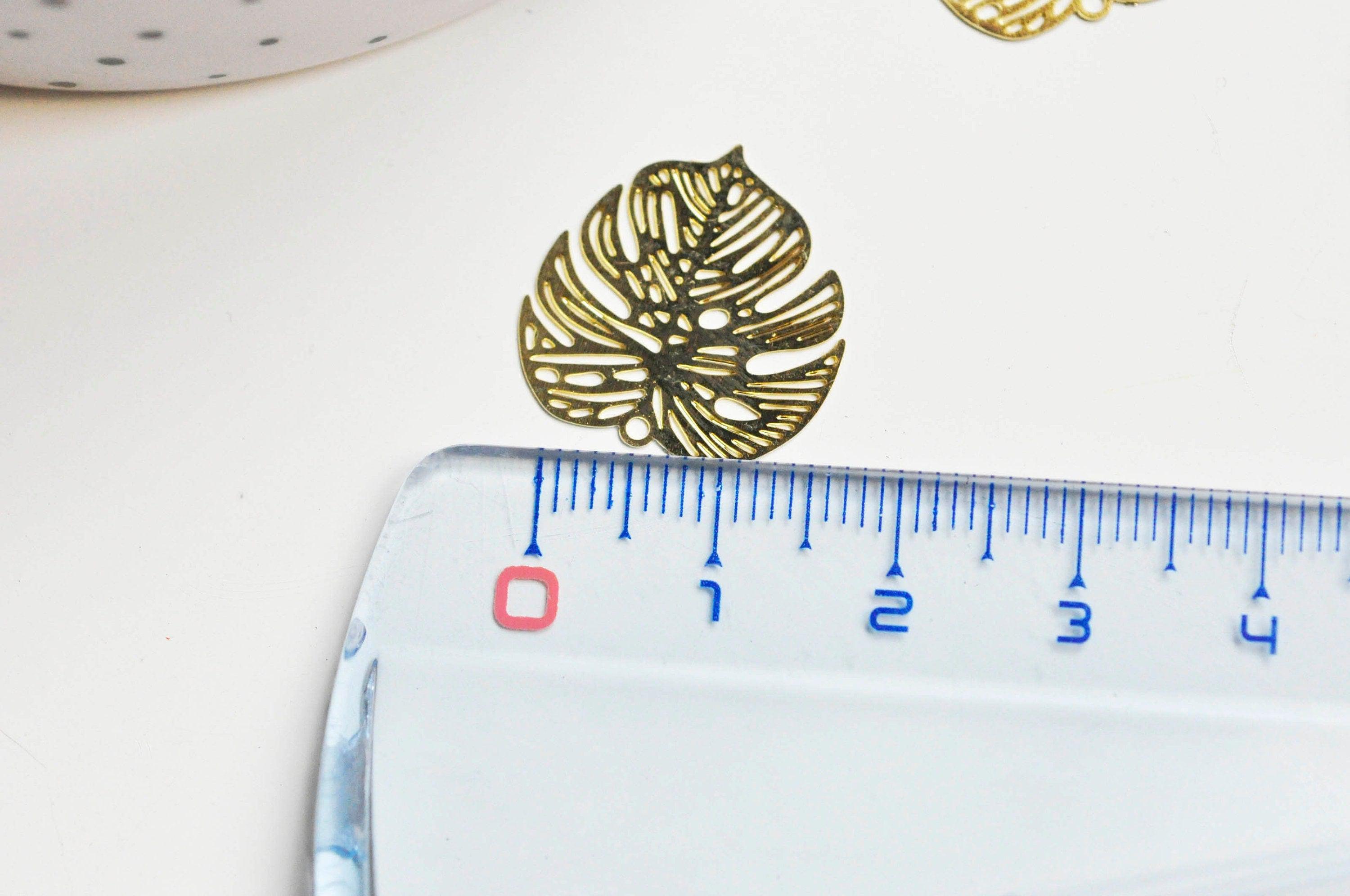 EP Pendentif estampe filigrane feuille monsterosa laiton doré, Pendentif très fin et léger pour création de bijoux, x 2,18x 18mm G3696
