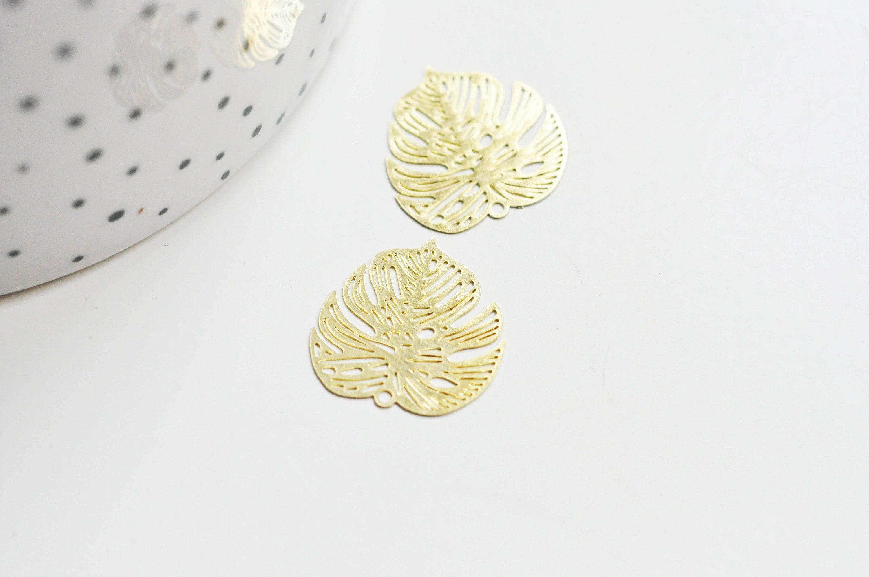 EP Pendentif estampe filigrane feuille monsterosa laiton doré, Pendentif très fin et léger pour création de bijoux, x 2,18x 18mm G3696