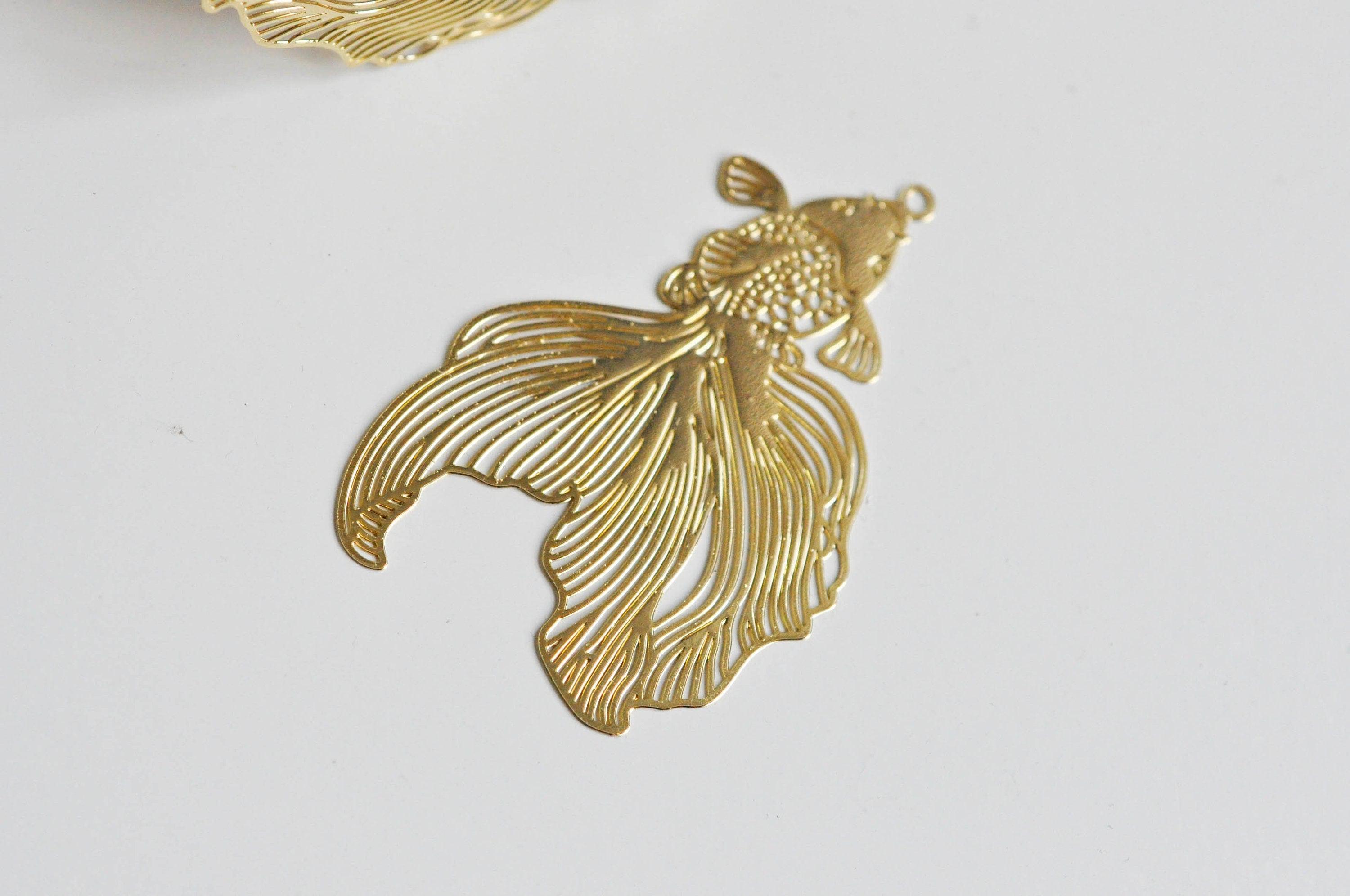 EP Pendentif estampe filigrane poisson japonais laiton doré 49 x 31 mm, x2 G3638
