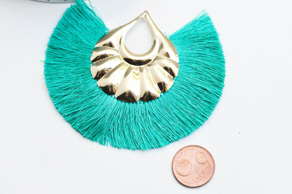 EP -Pendentif large pompon fil vert support doré,pendentif en fil sur support doré, 85-92mm, x 2 (G4538)