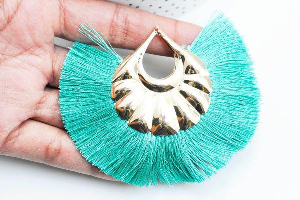 EP -Pendentif large pompon fil vert support doré,pendentif en fil sur support doré, 85-92mm, x 2 (G4538)