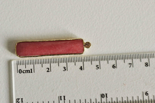 EP Pendentif rectangle jade rouge facettes doré,pendentif jade, pendentif pierre,jade naturel, jade teinté rouge,46.5mm-G1660