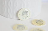 EP Pendentif rond nacre chouette, pendentif hibou,coquillage blanc,coquillage naturel,création bijoux,20mm,2 trous, les 10,G1077