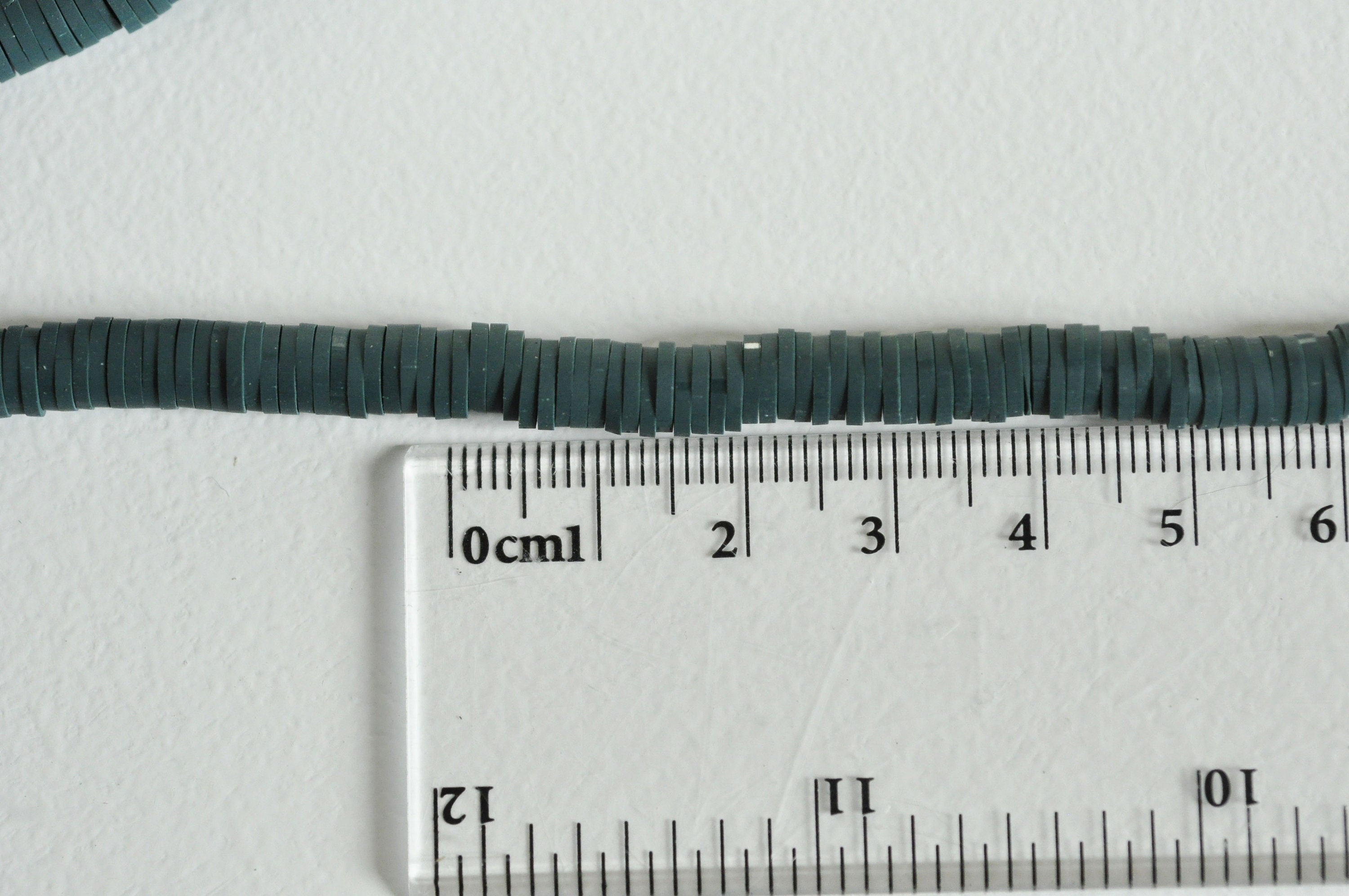 EP Perles polymère vert foncé heishi 6mm,le fil de 320 perles-G1567