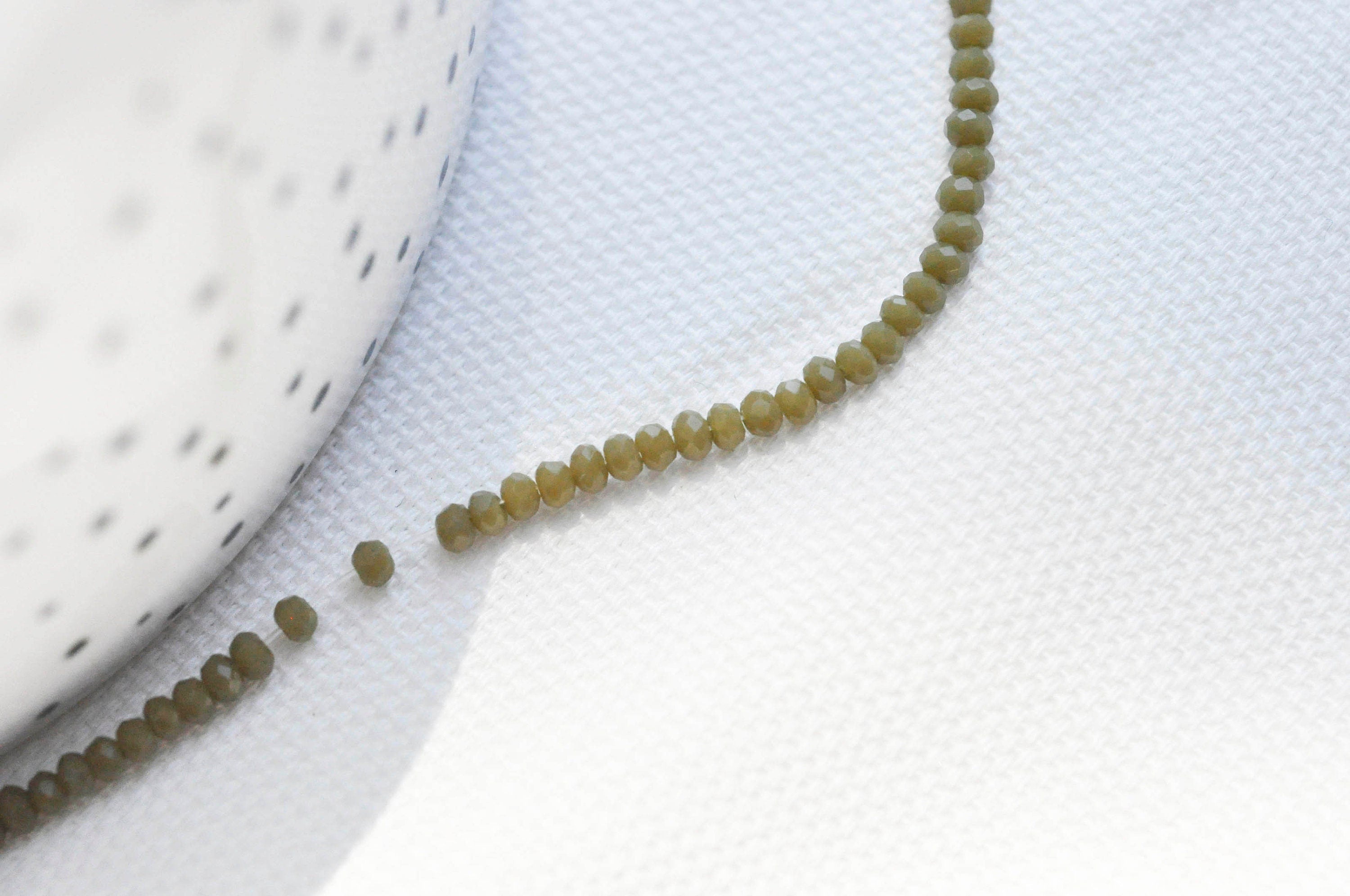 EP Perles toupies vert kaki, perles bijoux, perle cristal vert, fourniture créative, fil de 32cm, 3mm, x1 G3727