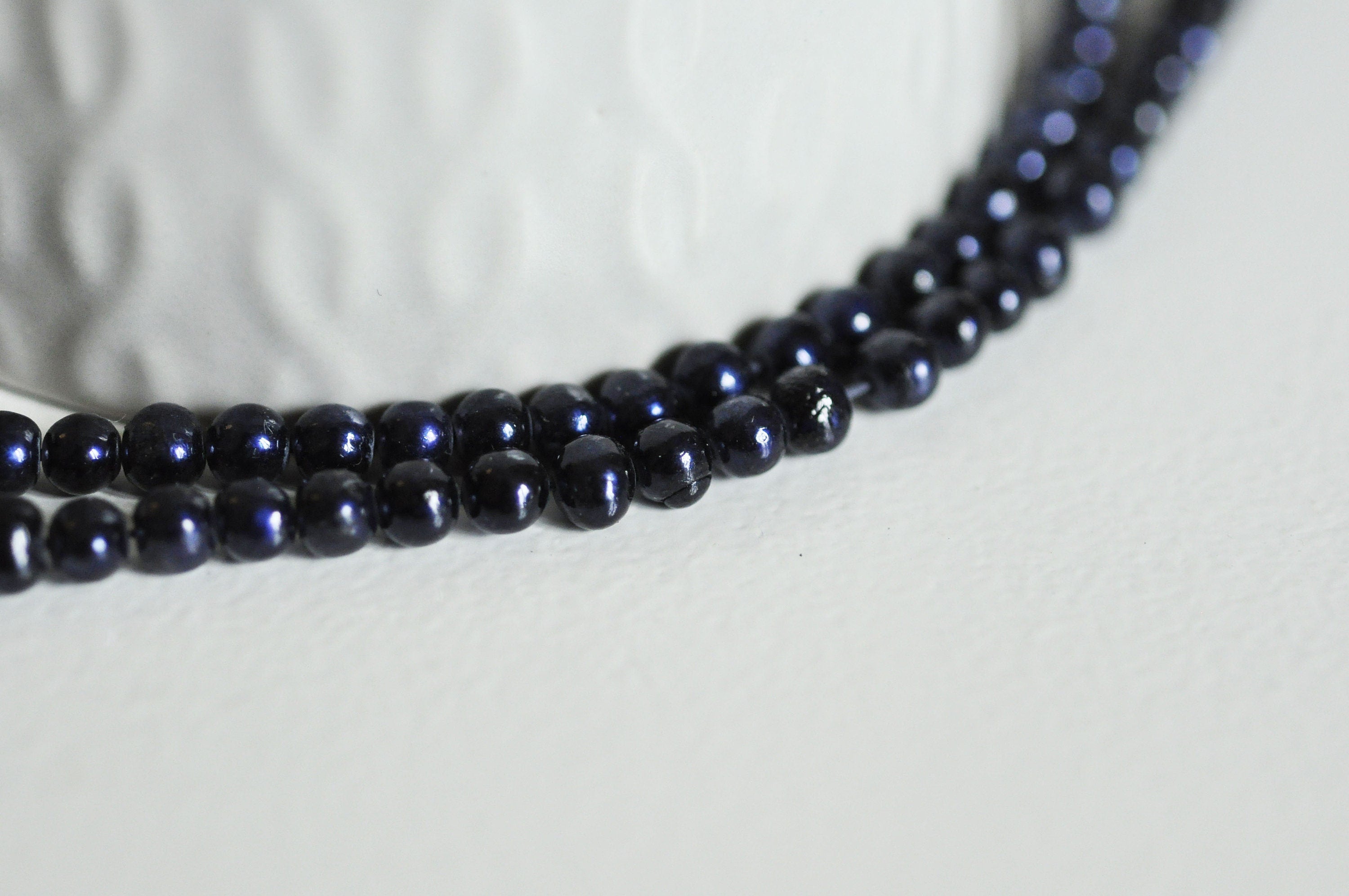 EP -perle eau douce naturelle noire 4mm,le fil de 38 cm, x1 G1256