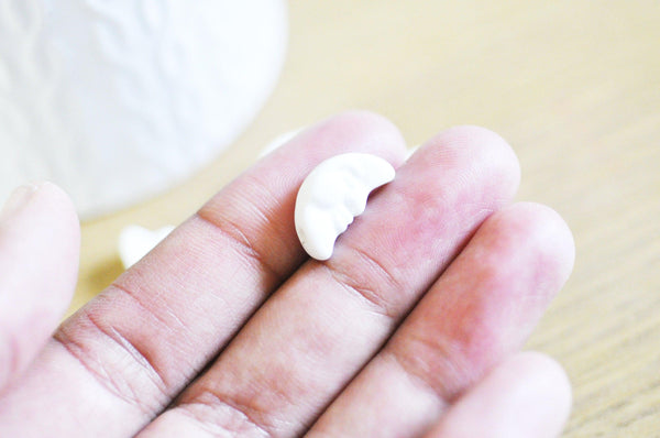 EP perle porcelaine blanche croissant lune visage, perle céramique, fabrication bijoux, céramique blanche, x 5, 18mm G5378