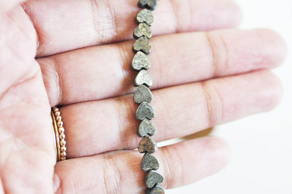 EP perles pyrite coeur,perles pyrite, fabrication bijoux, pyrite naturelle, coeur pierre pyrite,création bijoux,6mm,fil de 70 perles,G3408