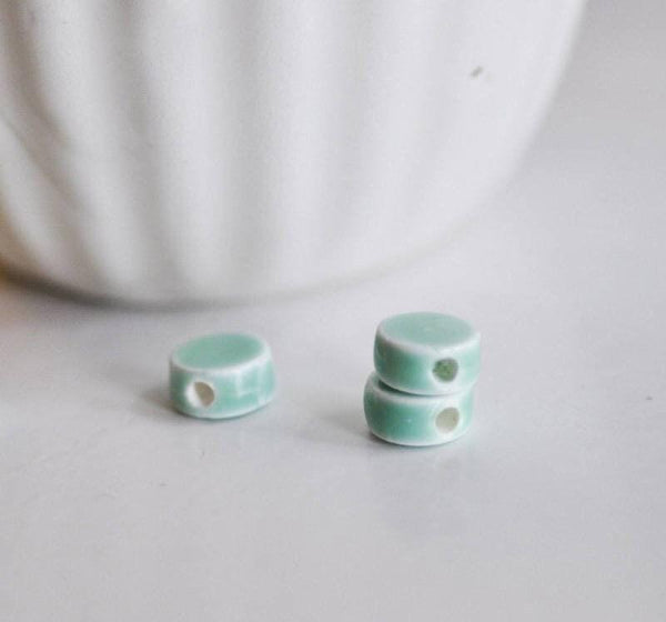 EP perles ronde porcelaine turquoise,perle céramique, perle céladon,perle disque, création bijoux, 13mm, x 10-G1575