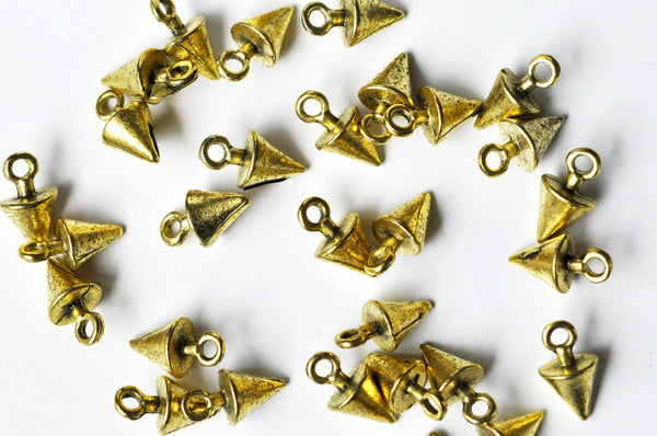 EP pointes pendentif doré vieilli ,rock Punk, pendentif doré, Pendentif rock, création boucles,création bijoux,13mm,x 10 G4665