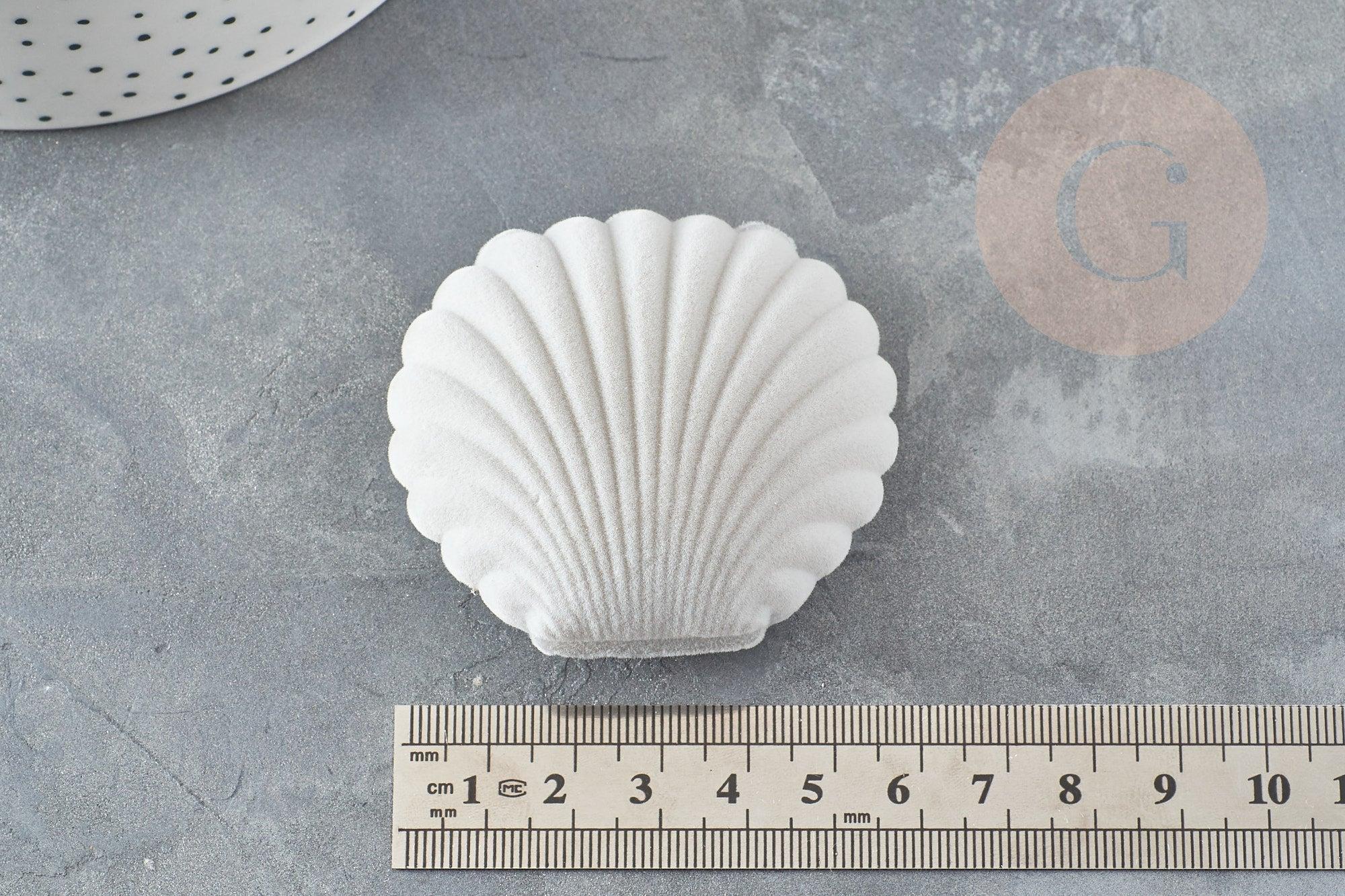 Ecrin bijou coquillage Velours gris clair 3.5x3.8cm, boite bijoux, rangement bijoux, intérieur blanc, x1 G3384