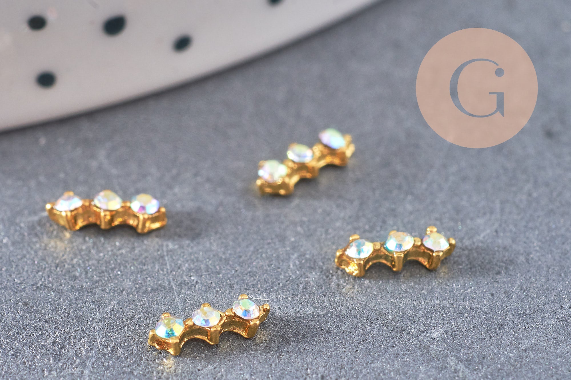 Element à coller zamac doré et zircon AB 57x2.2mm, x2 (G5252)