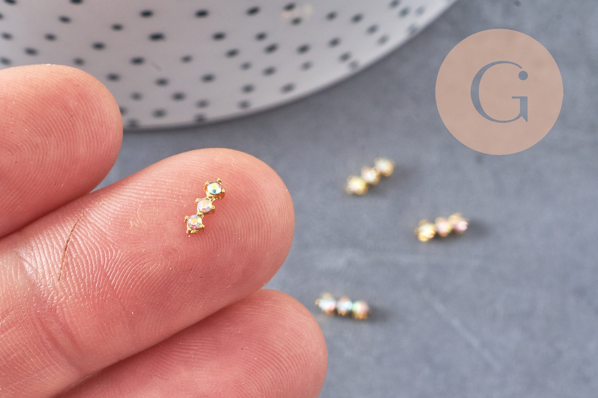 Element à coller zamac doré et zircon AB 57x2.2mm, x2 (G5252)