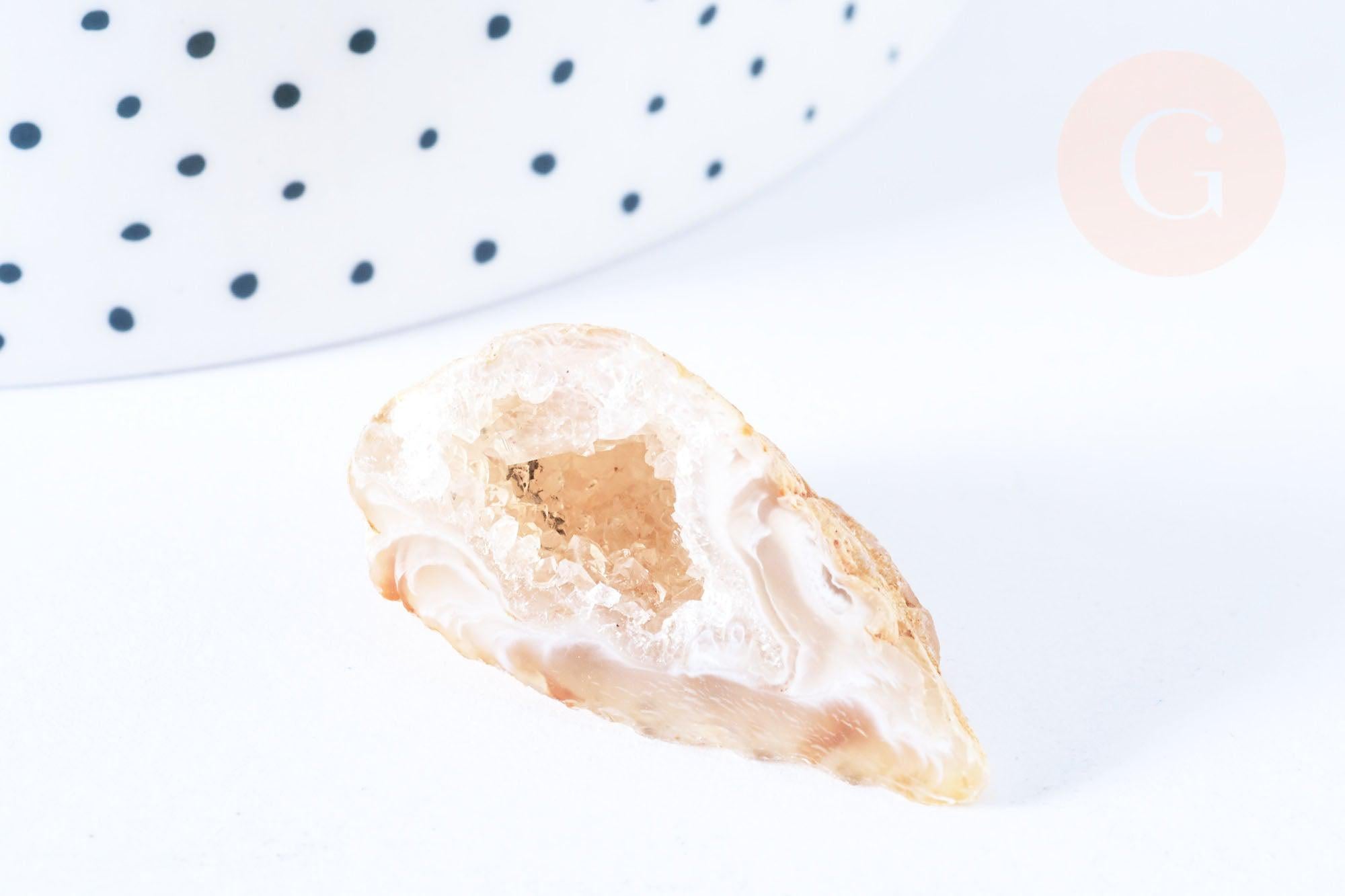 Géode agate naturelle brute beige avec cristaux 35-50mm, pierre naturelle brute, lithotherapie, pierre quartz non percée, x1 (G9083)