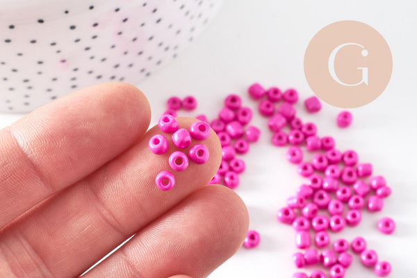 Grosses perles rocaille rose foncé peintes 4mm, x 10Gr (G3738)