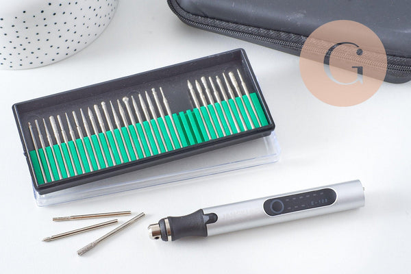 Mini-perceuse pour création de bijoux polymère & laiton avec mèches, x1 (G10206)