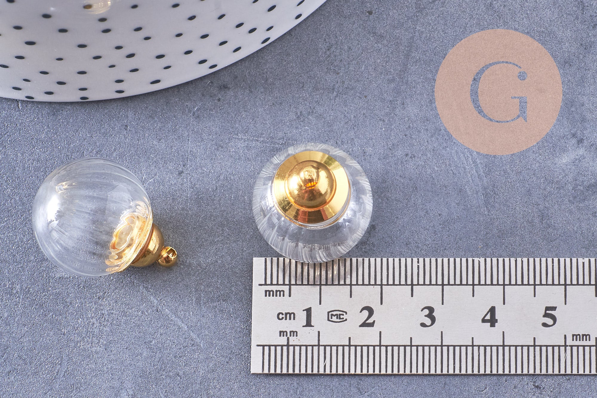 Pendentif Bouteille bulle en verre et bouchon en laiton doré 27mm, x1 (G10617)