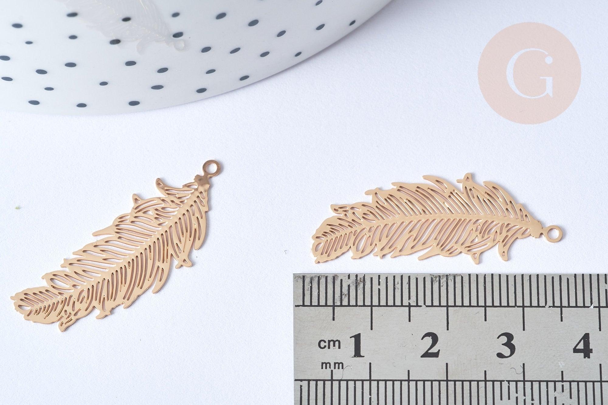 Pendentif Plume laiton doré 33,5mm, breloque laiton doré, x2 (G7789)