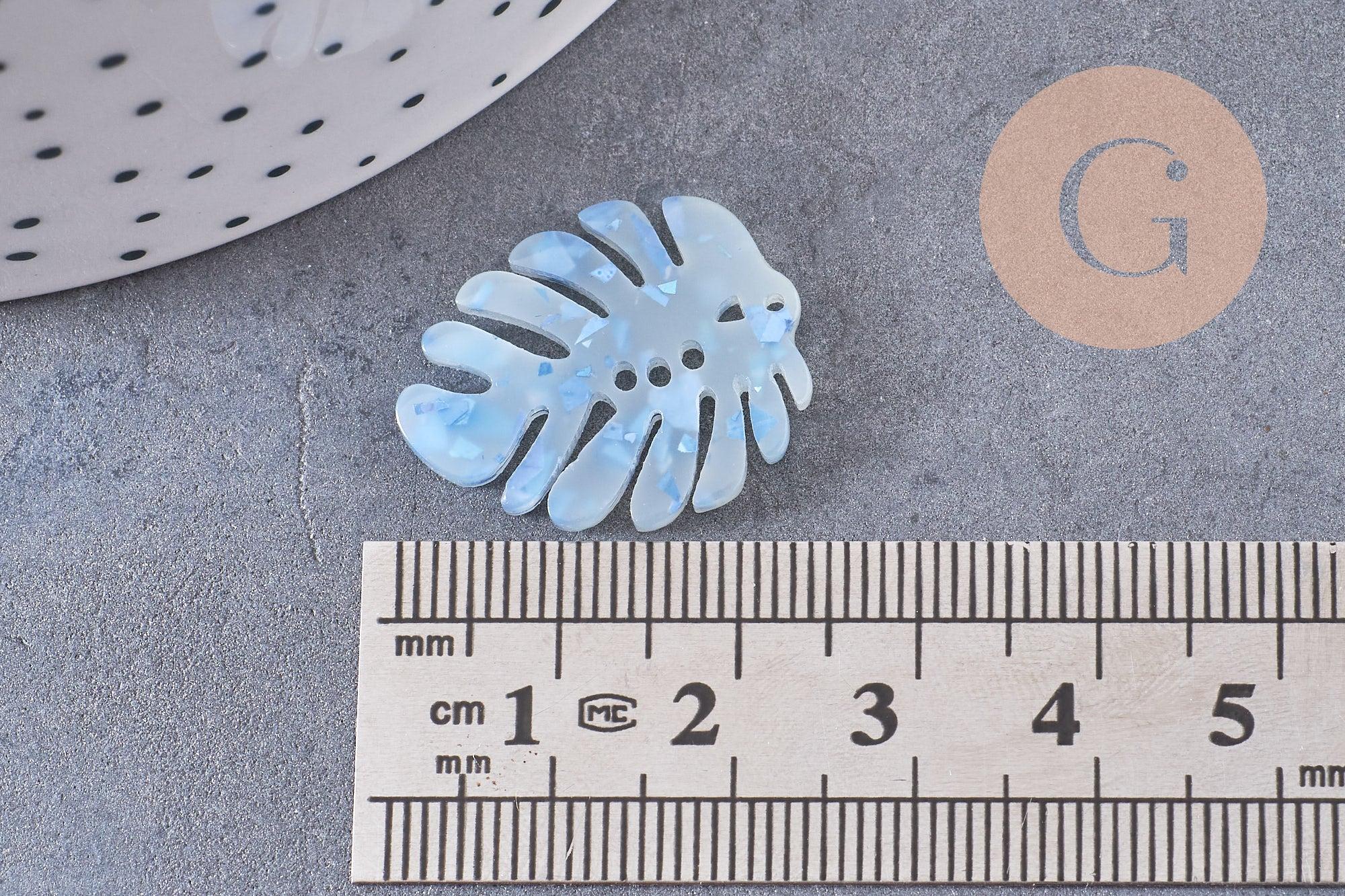 Pendentif acétate feuille monsterosa bleue,perles plastique,connecteur feuille plastique, 27mm, x2 (G4217)