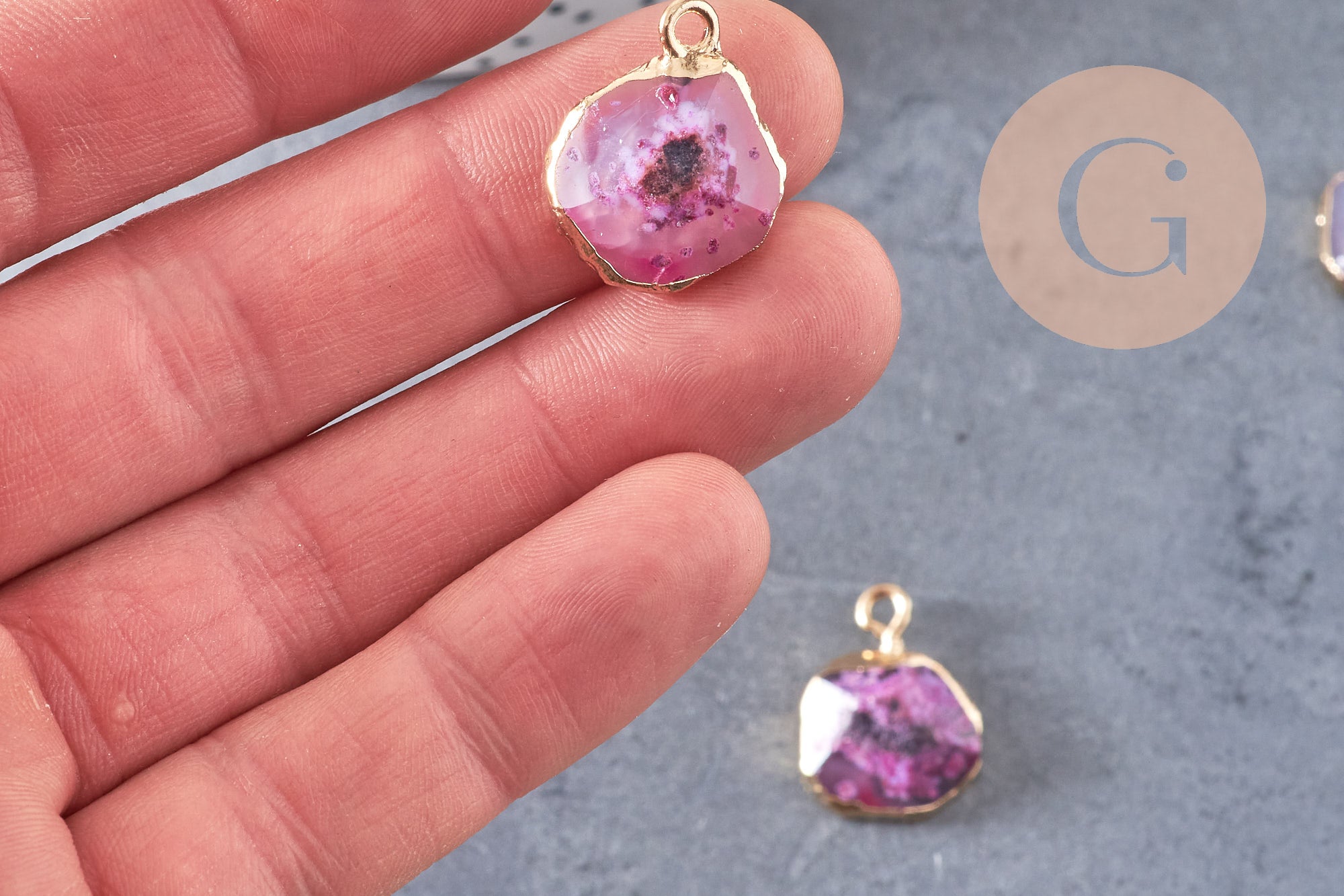 Pendentif agate rose, pendentif pierre, agate naturelle, support doré, création bijoux, pierre naturelle, 17-22mm, x1,G2528