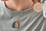 Pendentif arche en bois de noyer résine noir 25.5mm, x2 (G9848)