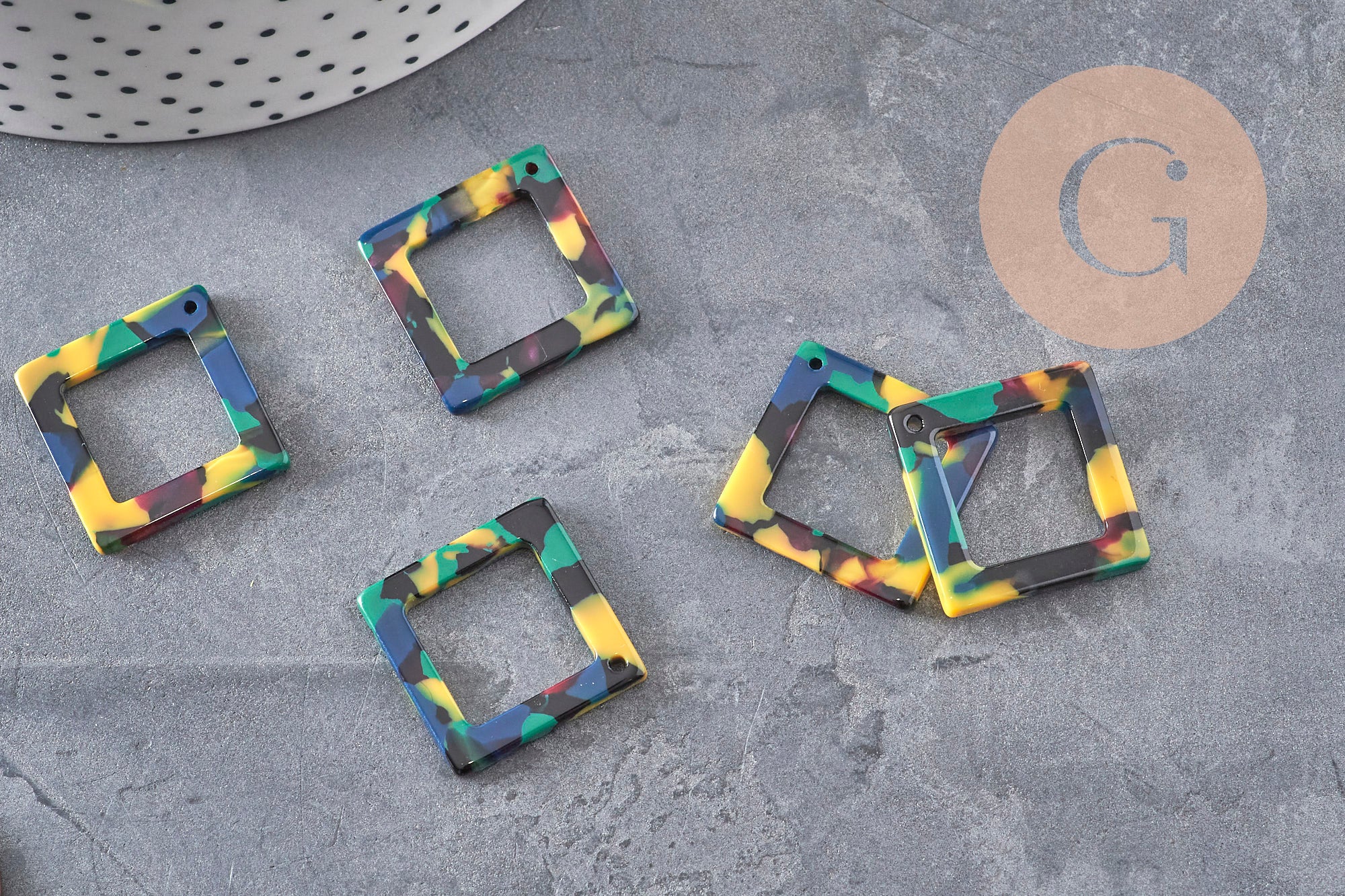 Pendentif carre coloré acetate 30.5mm,connecteur plastique, x5 (G0225)
