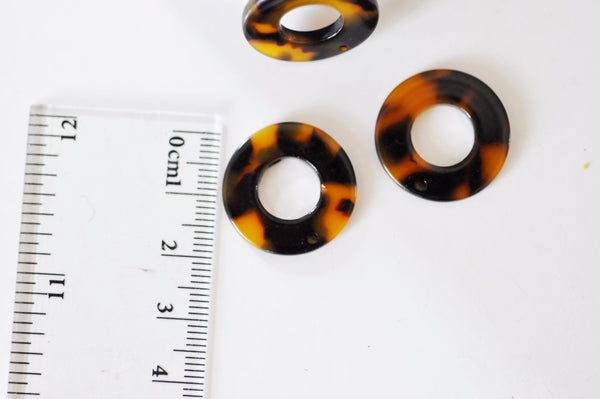 Pendentif cercle marron acétate,perle acétate,connecteur plastique, 21.5mm, x2 G1551