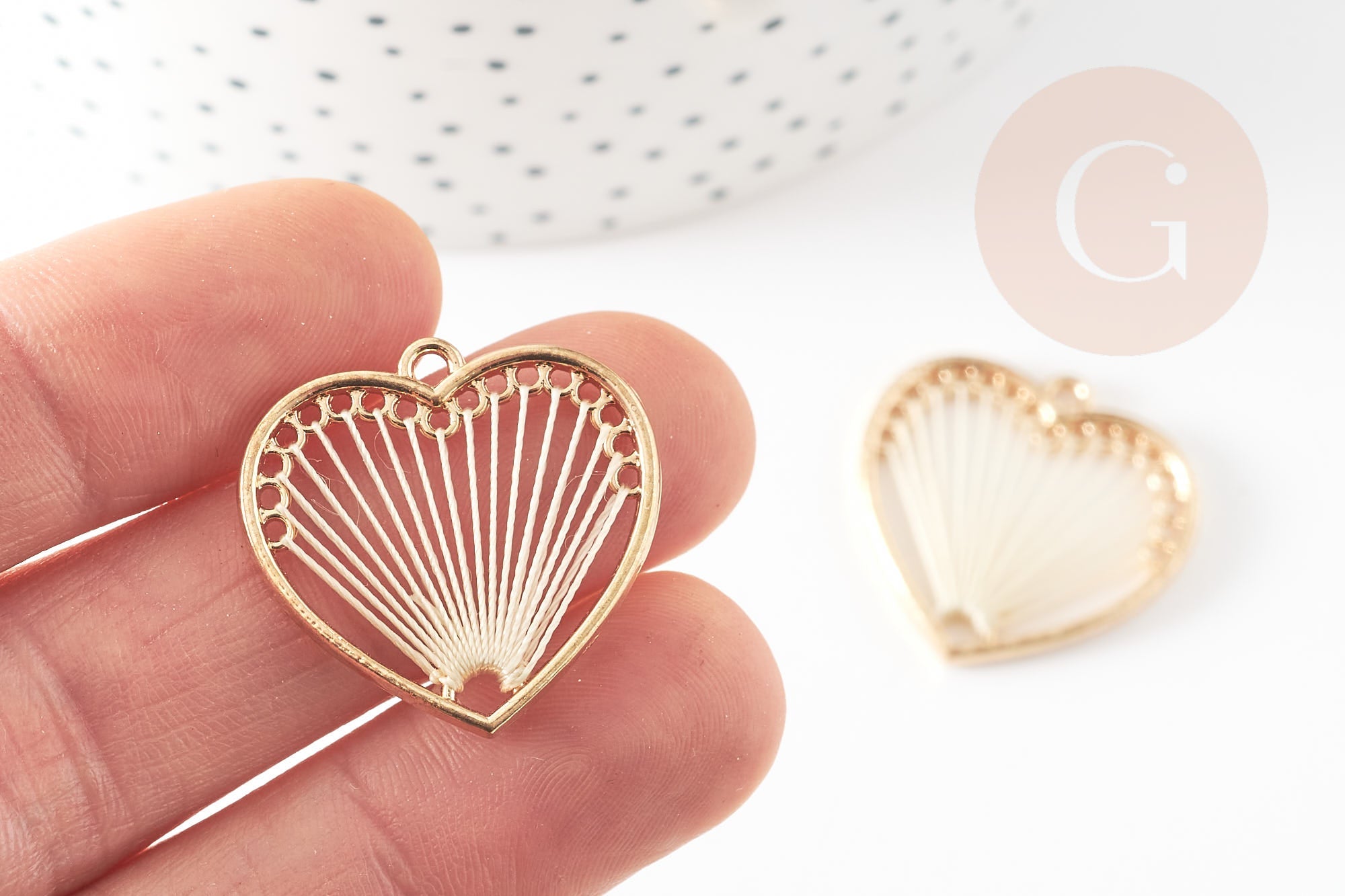 Pendentif coeur zamac doré tissé coton blanc 26.5mm, sans nickel, perle géométrique, x2 (G3767)