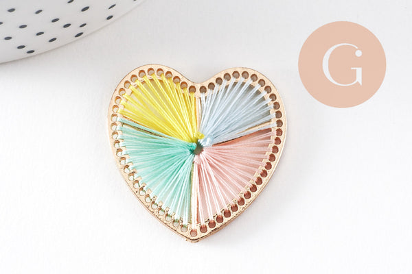 Pendentif coeur zamac doré tissé fil multicolore 26.5mm, x1 (G5843)