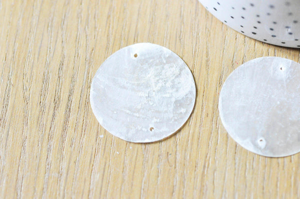 Pendentif connecteur rond nacre naturelle blanche 2 trous 40mm, x5 (G3771)