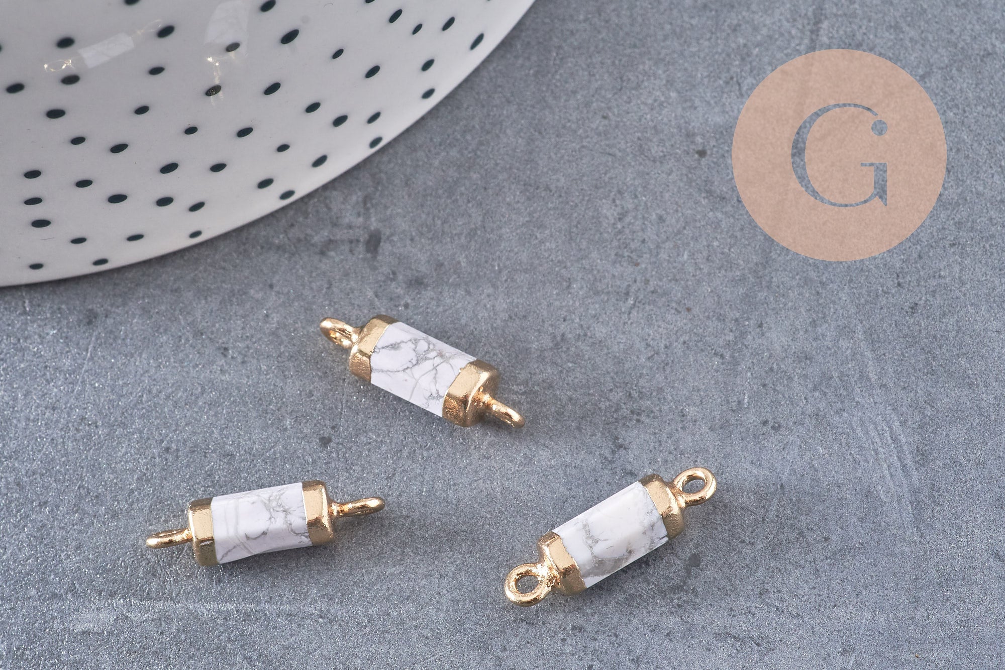 Pendentif connecteur tube howlite doré,tube howlite, howlite naturelle,20mm, x1 (G2818)