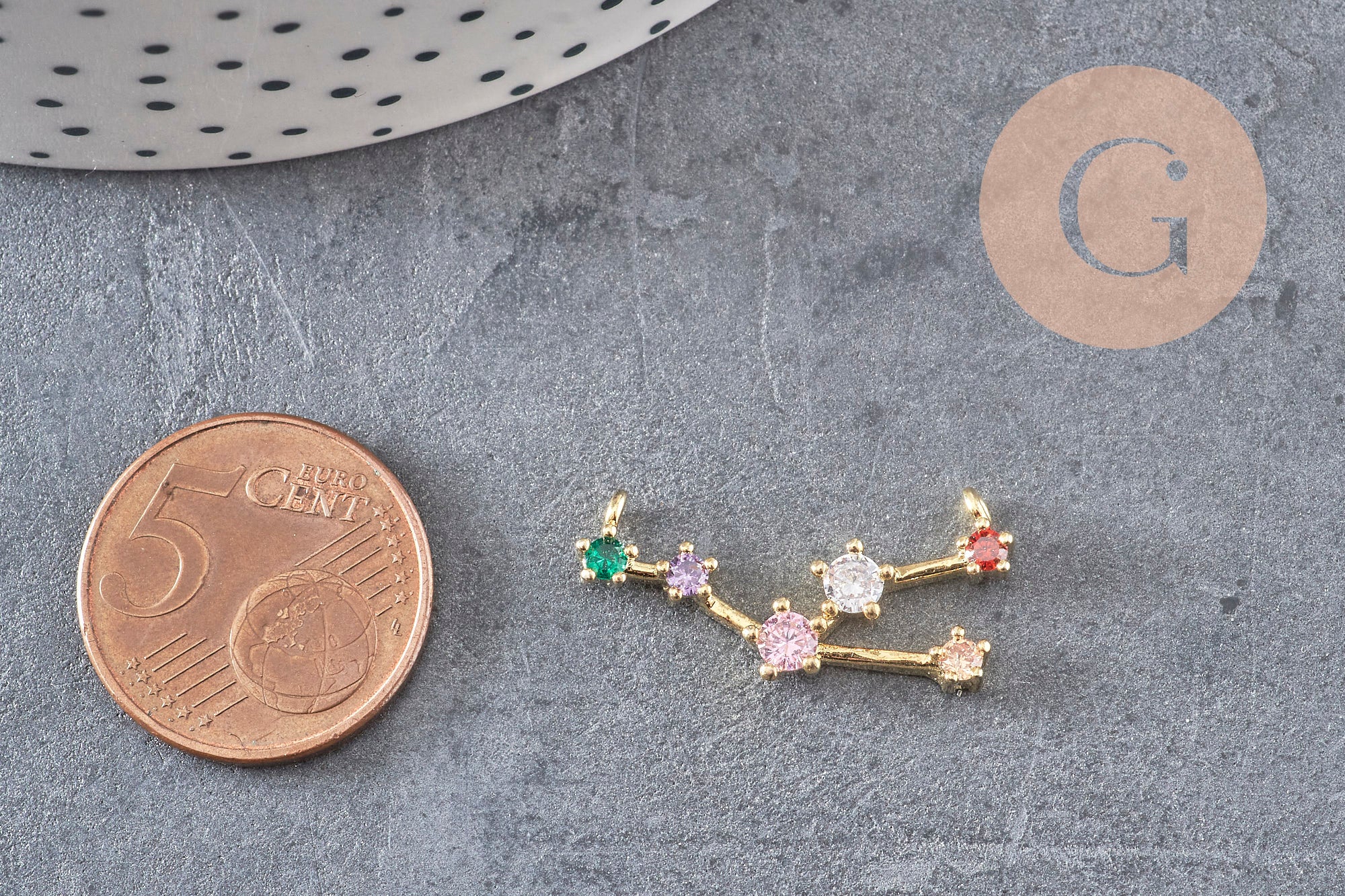 Pendentif constellation laiton doré zircons, un pendentif celeste du signe horoscope du Taureau,26.5mm x1 (G4927)