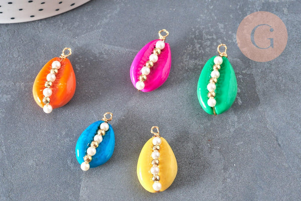 Pendentif coquillage cauri naturel peints décoré de perles nacrées, création bijou coquillage, 25-27mm, x5 (G3925)