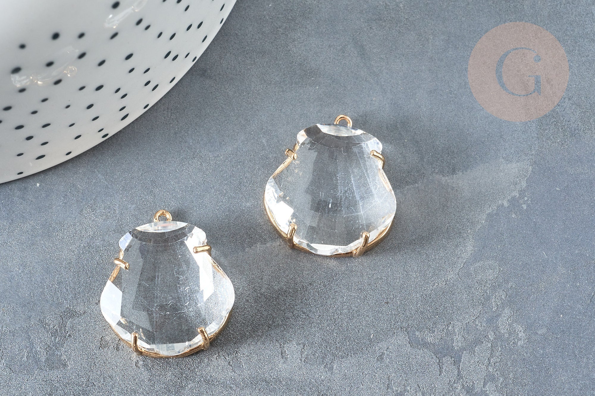 Pendentif coquillage cristal verre laiton doré 26mm, x1 G7359