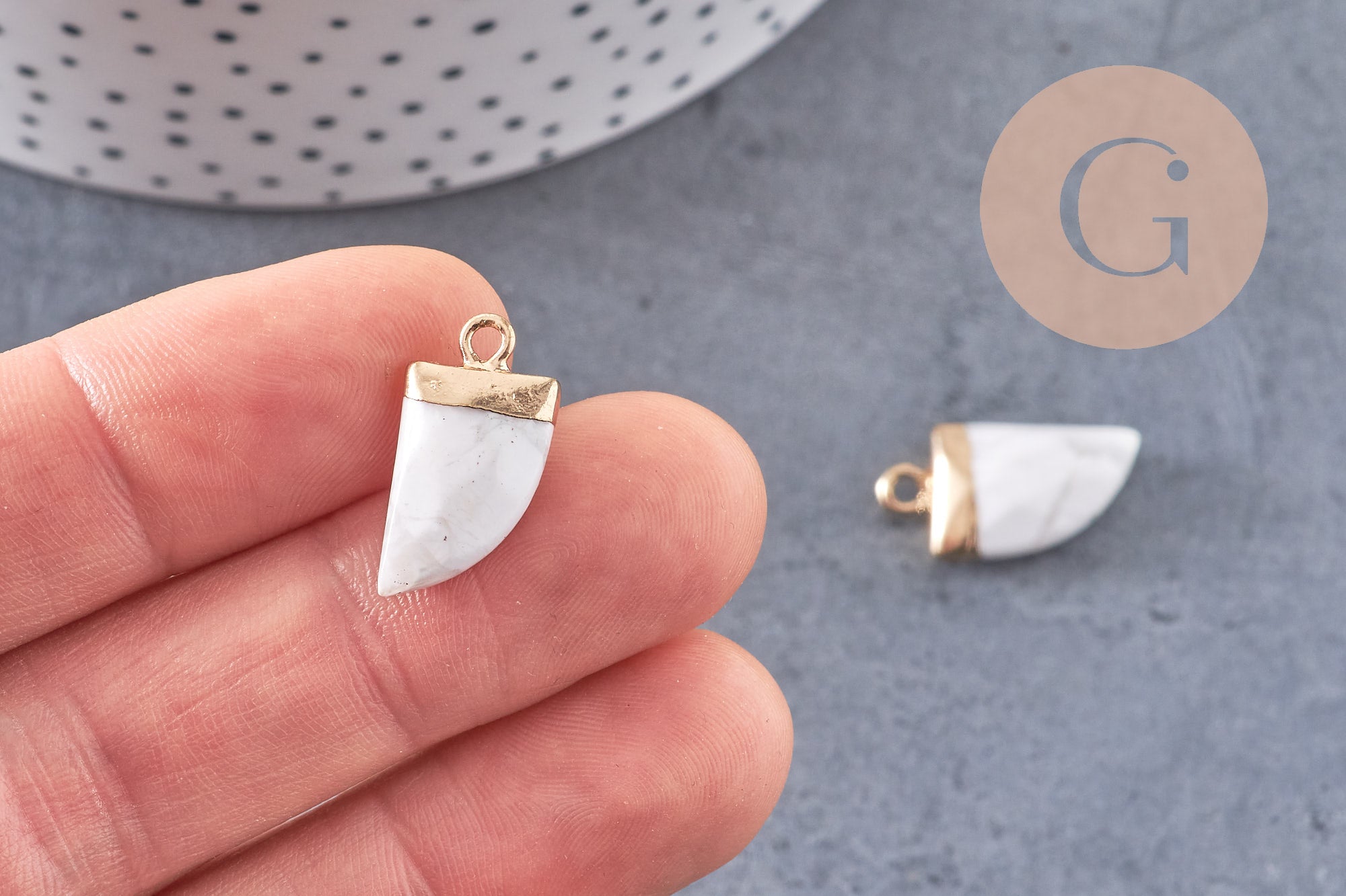 Pendentif corne howlite blanche, pendentif bijoux,howlite naturelle, pendentif howlite,21mm x1 (G2016)