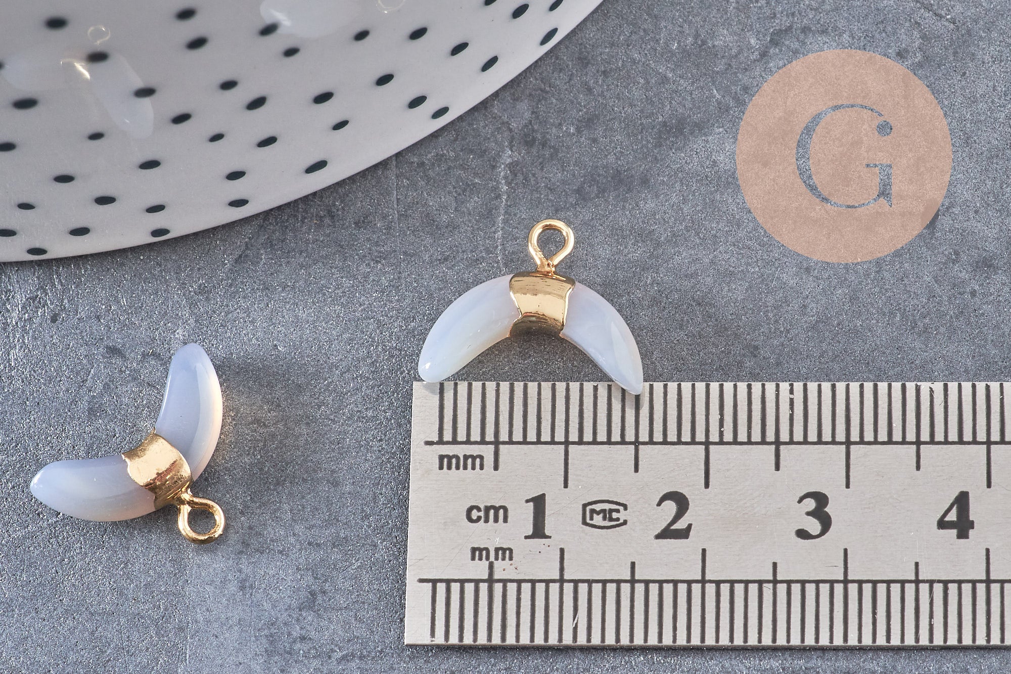 Pendentif corne jade gris naturel 21mm, croissant jade,pendentif pierre,jade naturel, x1 (G2799)