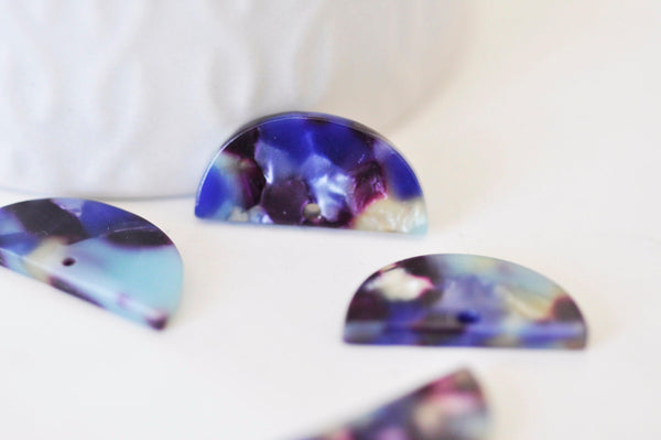 Pendentif demi-cercle bleu indigo 23mm, perle acétate,connecteur plastique, x2 ou x10 G2881