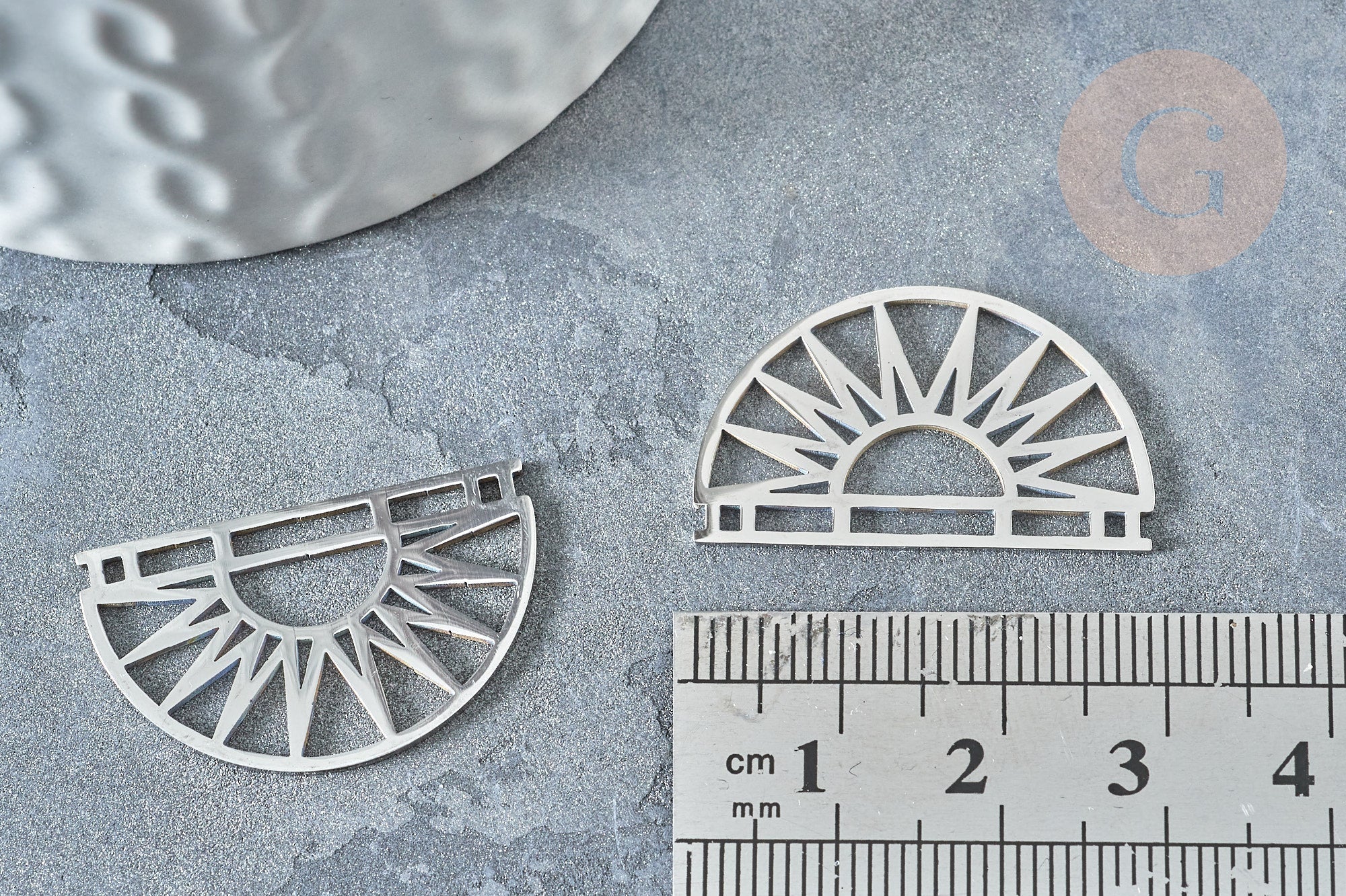 Pendentif demi-cercle soleil acier inoxydable argenté 17.5mm, création bijoux acier inoxydable platine, x1 G7666