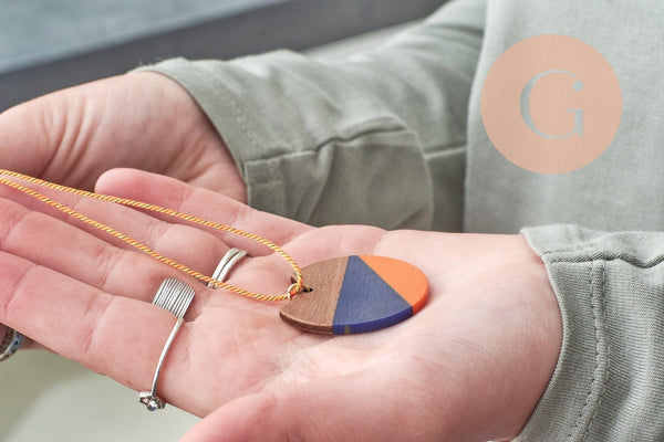 Pendentif disque en bois de noyer résine bleus et orange 37mm, x2 (G9849)