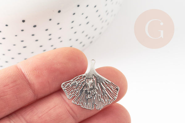 Pendentif estampe filigrane feuille gingko laiton argenté, Pendentif très fin et léger, 25x22mm x2 (G3700)