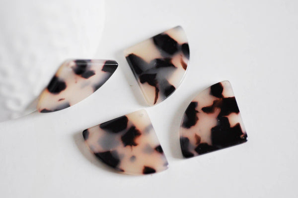 Pendentif éventail beige acétate, perle acétate,connecteur plastique, 21.5mm? x5 G0063