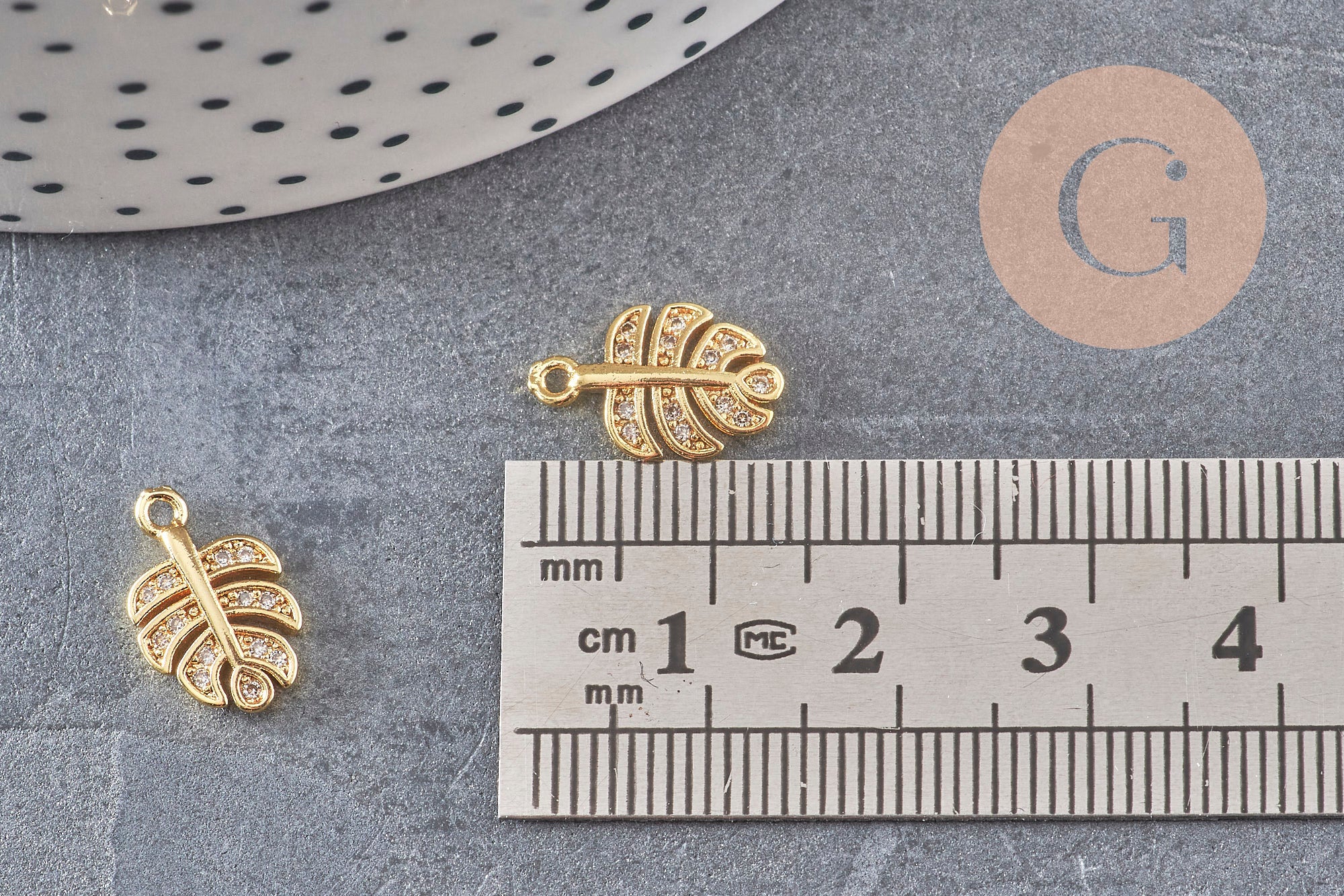 Pendentif feuille laiton doré zircon 14mm, X2 (G9840)
