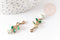 Pendentif fleur rose émail blanc, Pendentif zamac doré, bijou laiton,fleur création bijoux,pendentif zamac doré 28mm, x1 G3711