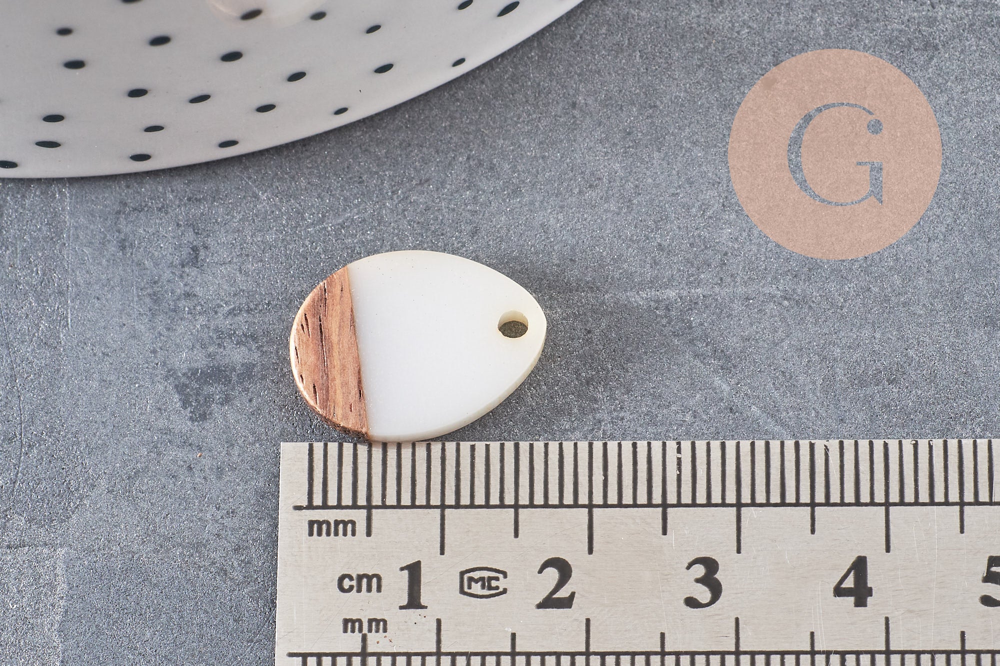 Pendentif goutte bois résine blanche 17.5mm, x5 (G1803)