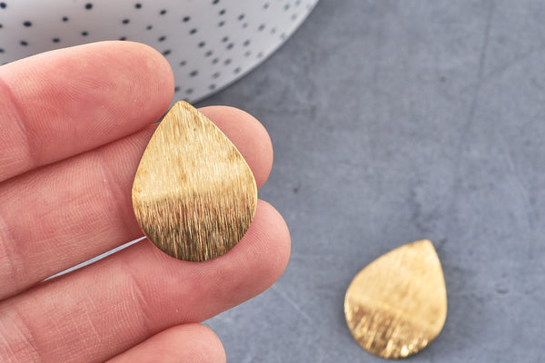 Pendentif goutte laiton doré brossé, breloques laiton brut ,pendentif bijoux,sans nickel, géométrique,28mm, x1 (G2877)