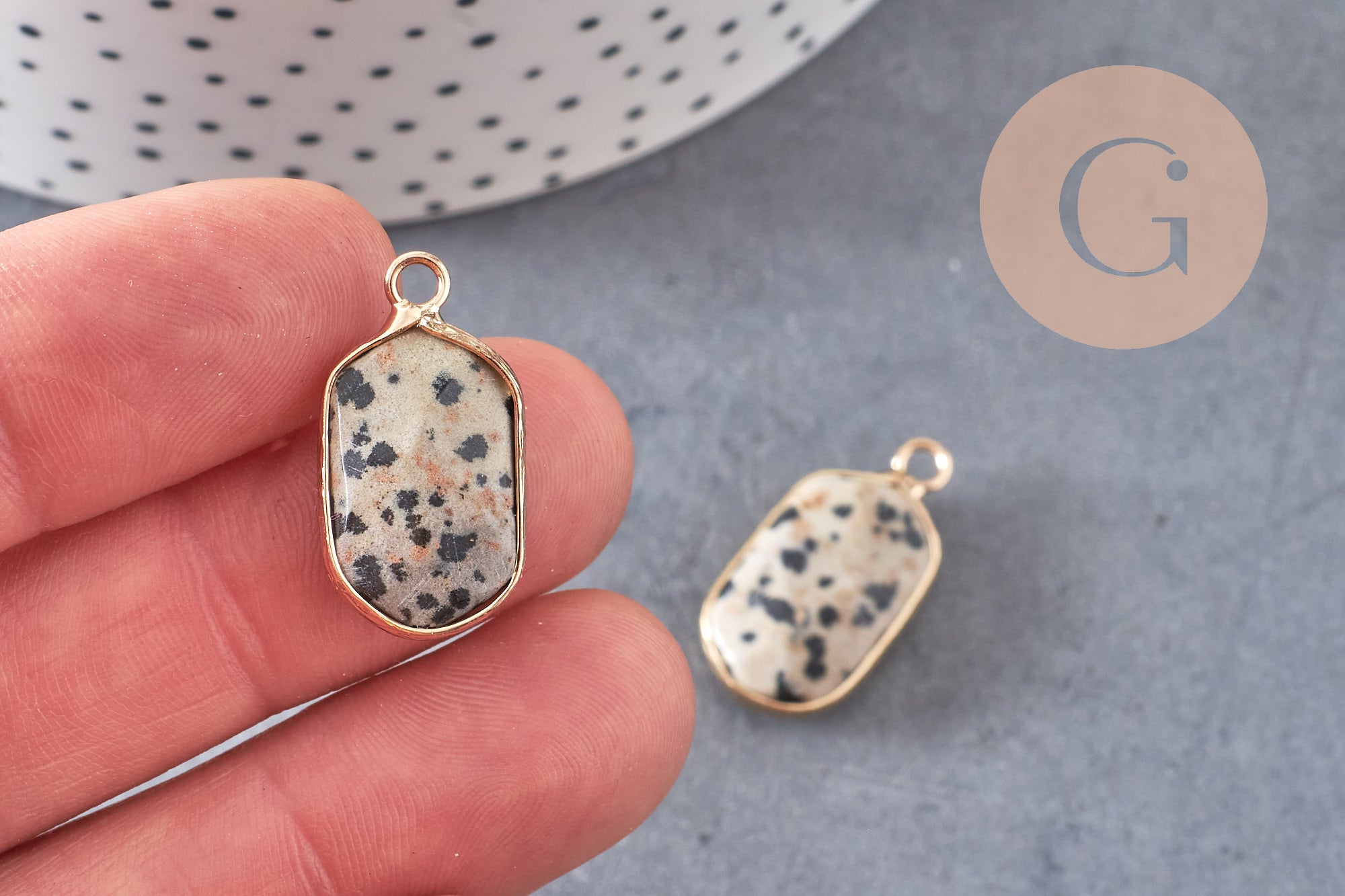 Pendentif hexagone jaspe dalmatien naturel 25mm, x1 (G1866)