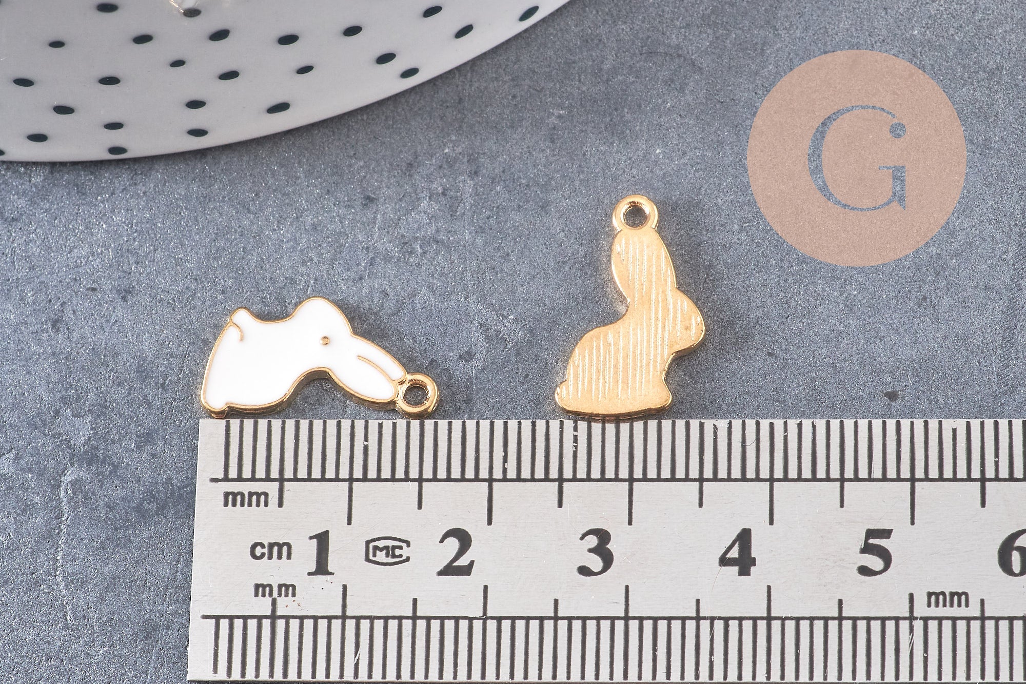 Pendentif lapin zamac doré émail blanc 17mm,pendentif doré pour création de bijoux,x 5 (G6101)