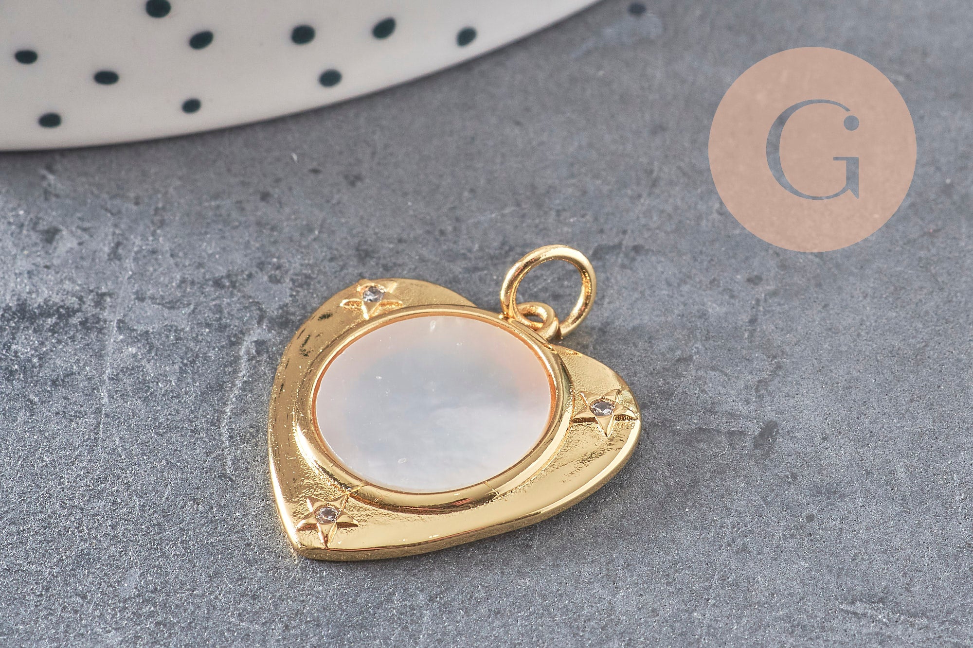 Pendentif médaille coeur nacre naturelle laiton doré 23mm sans nickel, x1 (G8838)