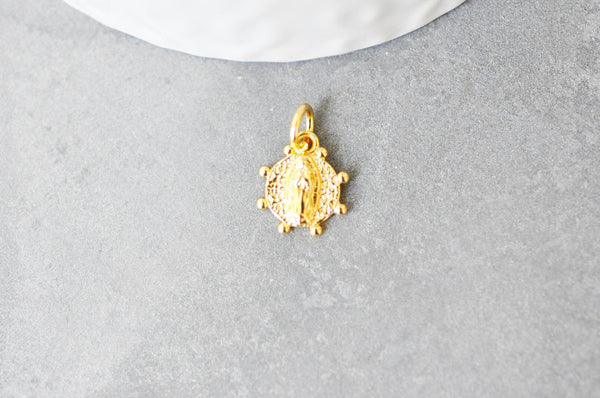 Pendentif médaille ovale Vierge Marie laiton doré 11mm, x1 (G3480)