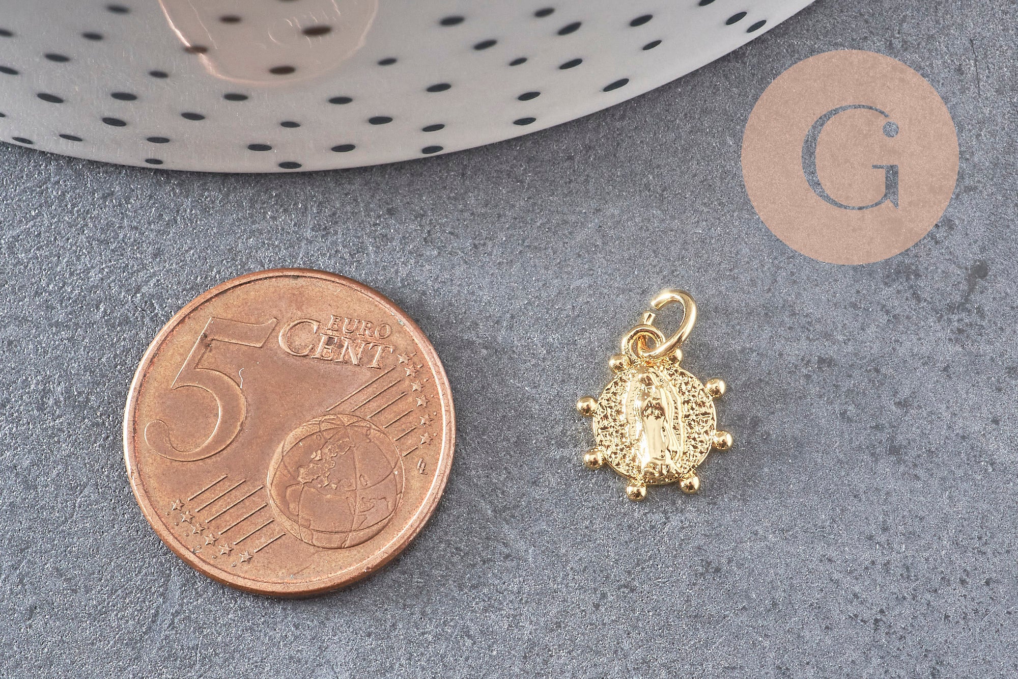 Pendentif médaille ovale Vierge Marie laiton doré 11mm, x1 (G3480)